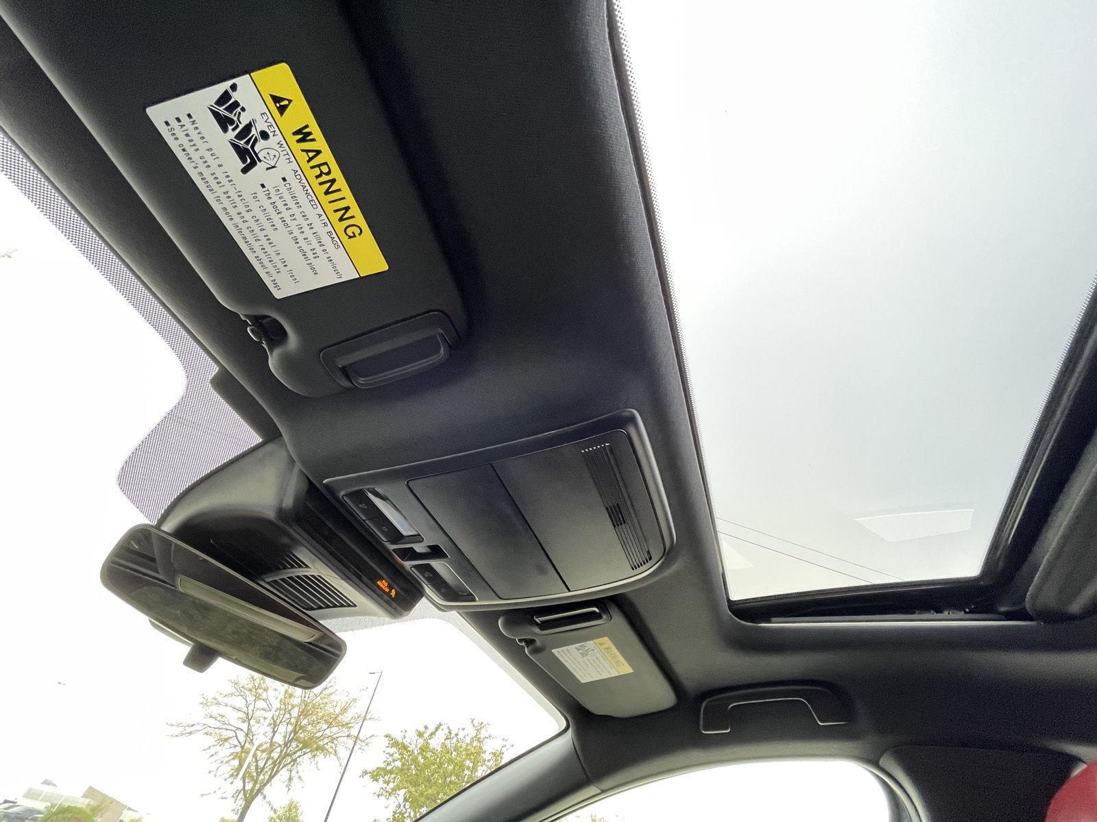 Vehicle photo 19