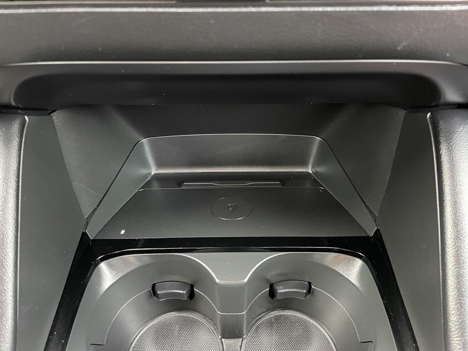 Vehicle photo 25