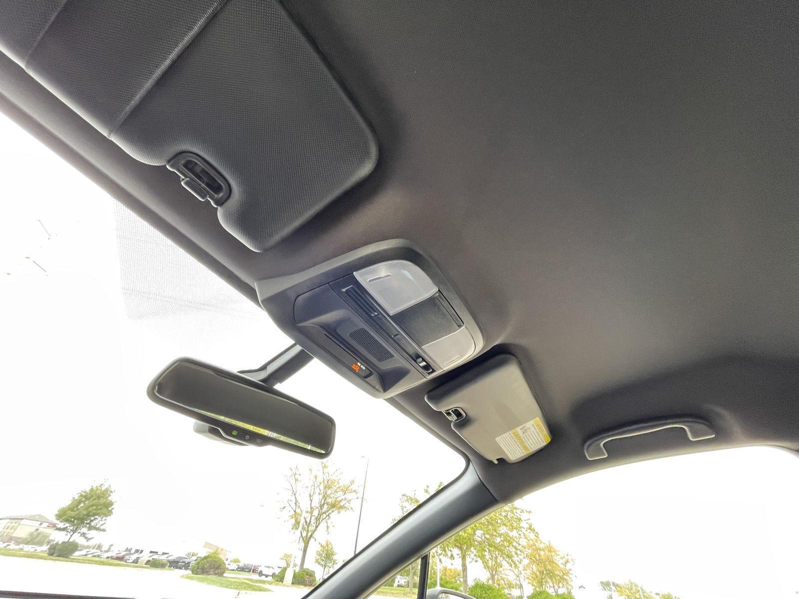 Vehicle photo 20