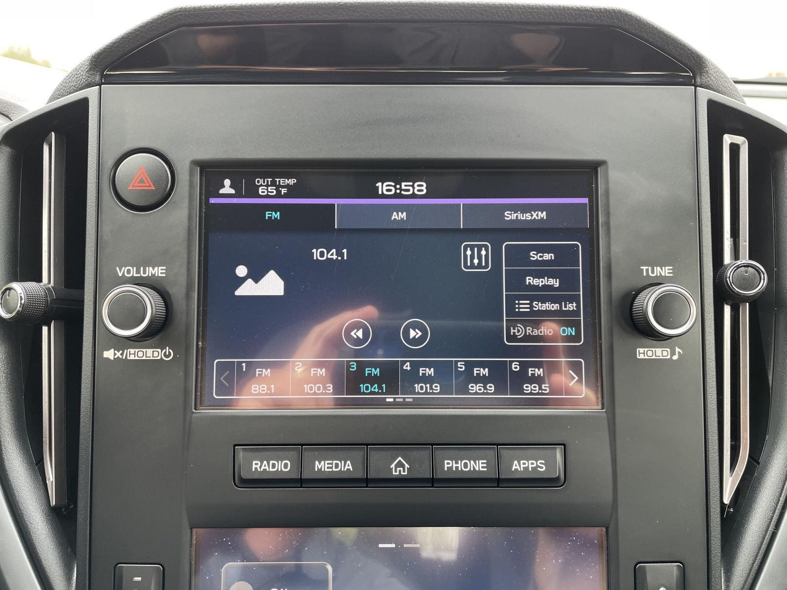 Vehicle photo 23