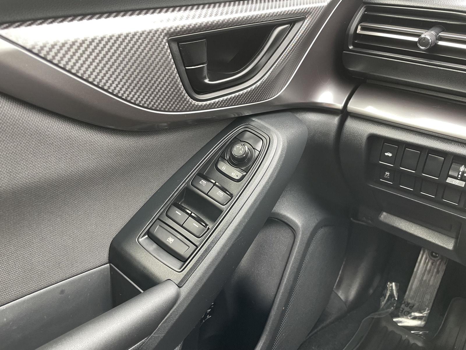 Vehicle photo 26