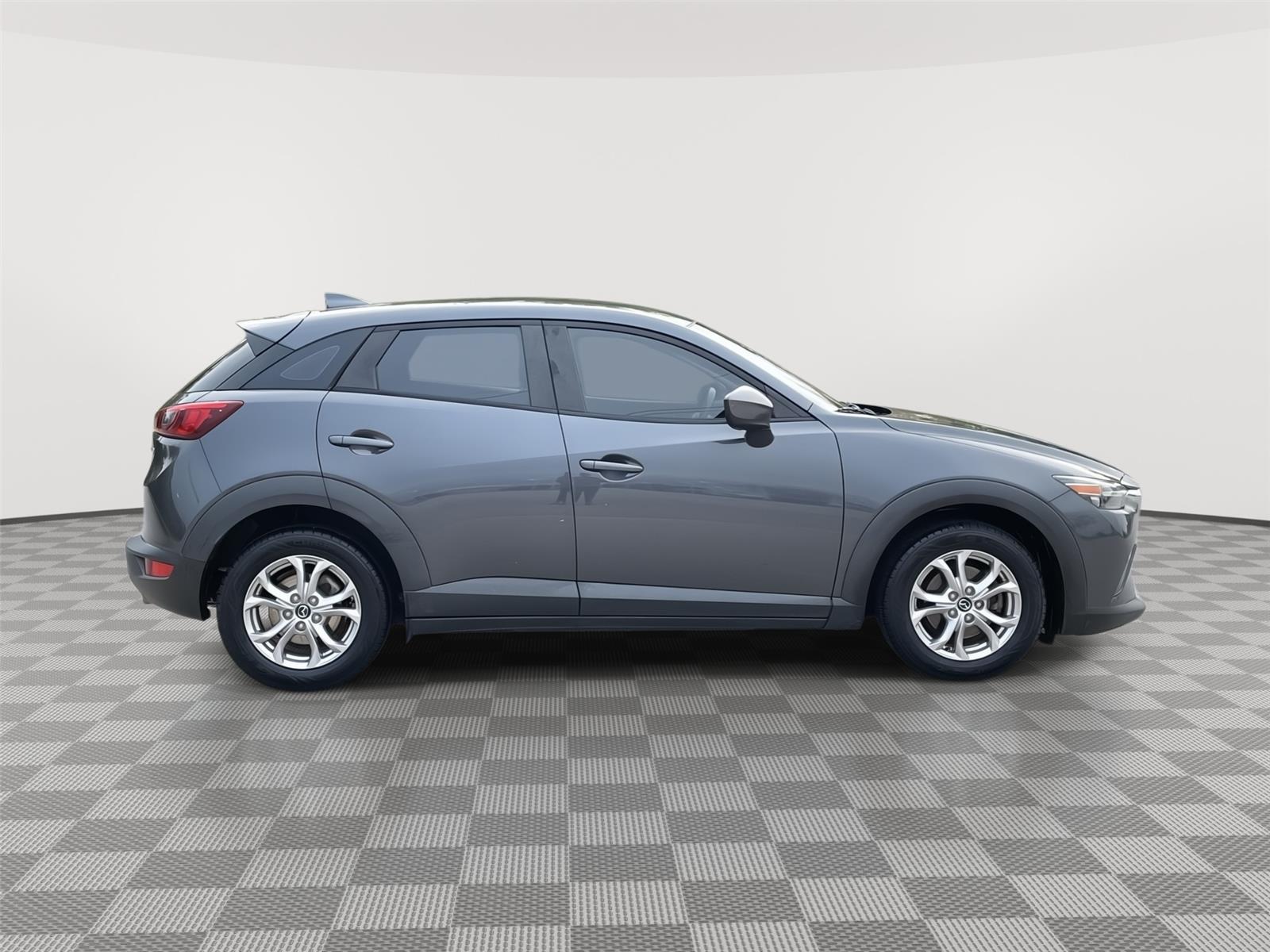 Vehicle photo 6