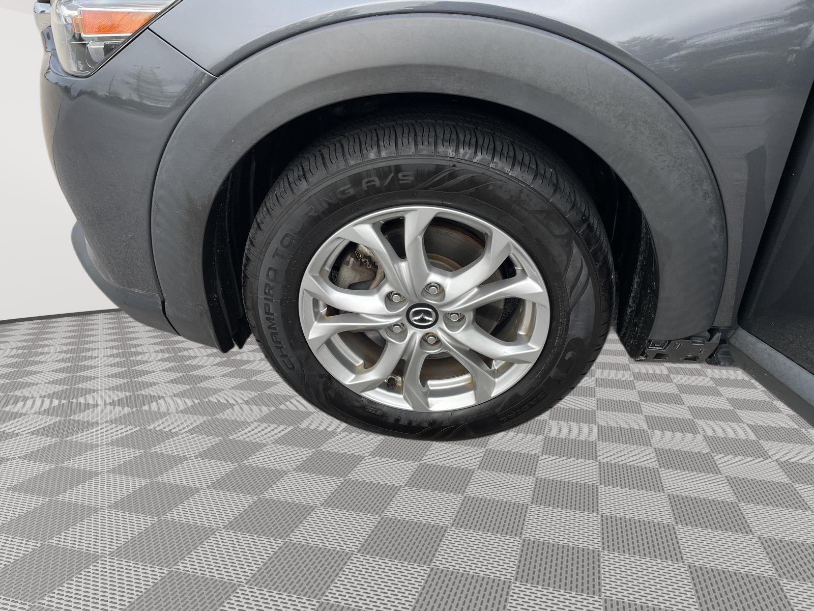 Vehicle photo 10