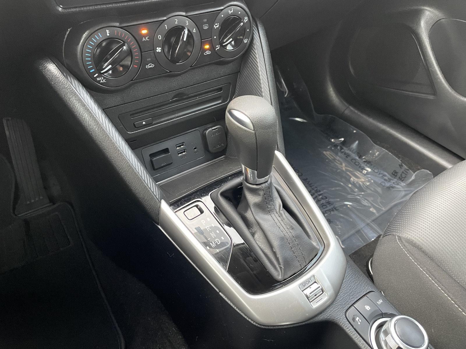 Vehicle photo 28