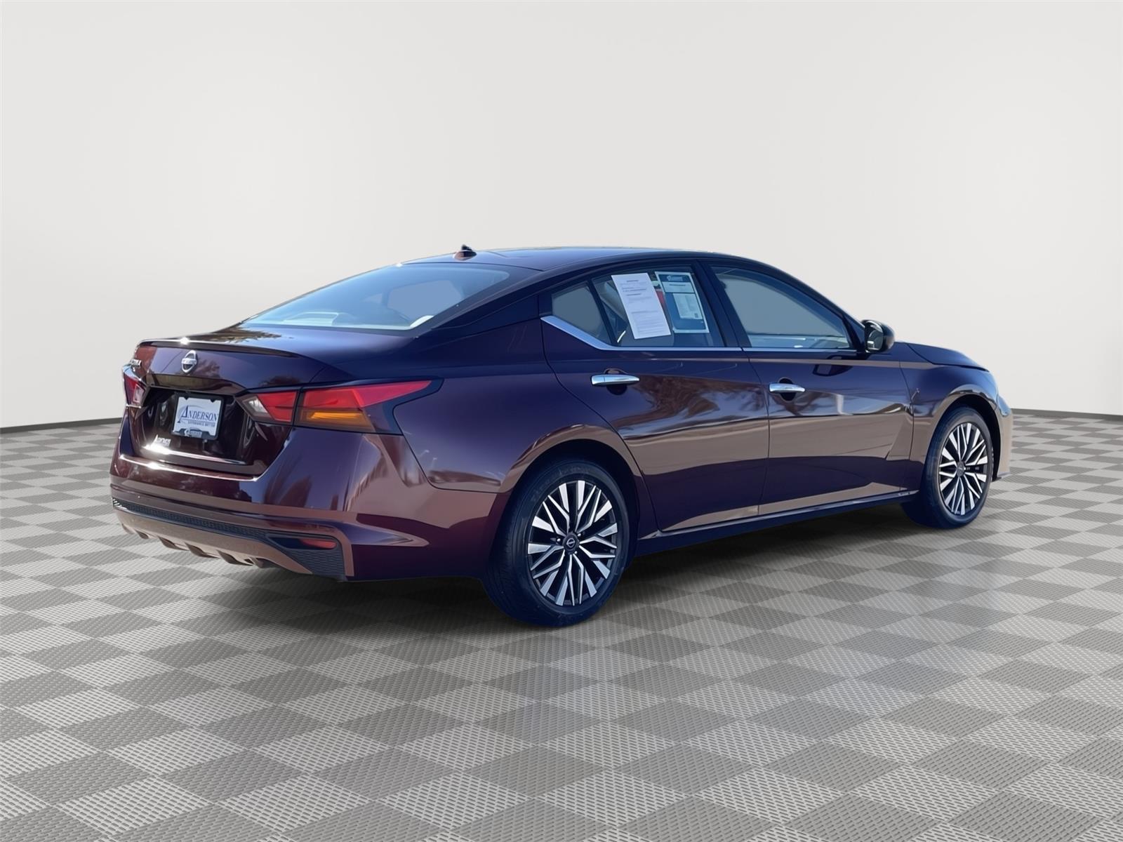 Vehicle photo 7