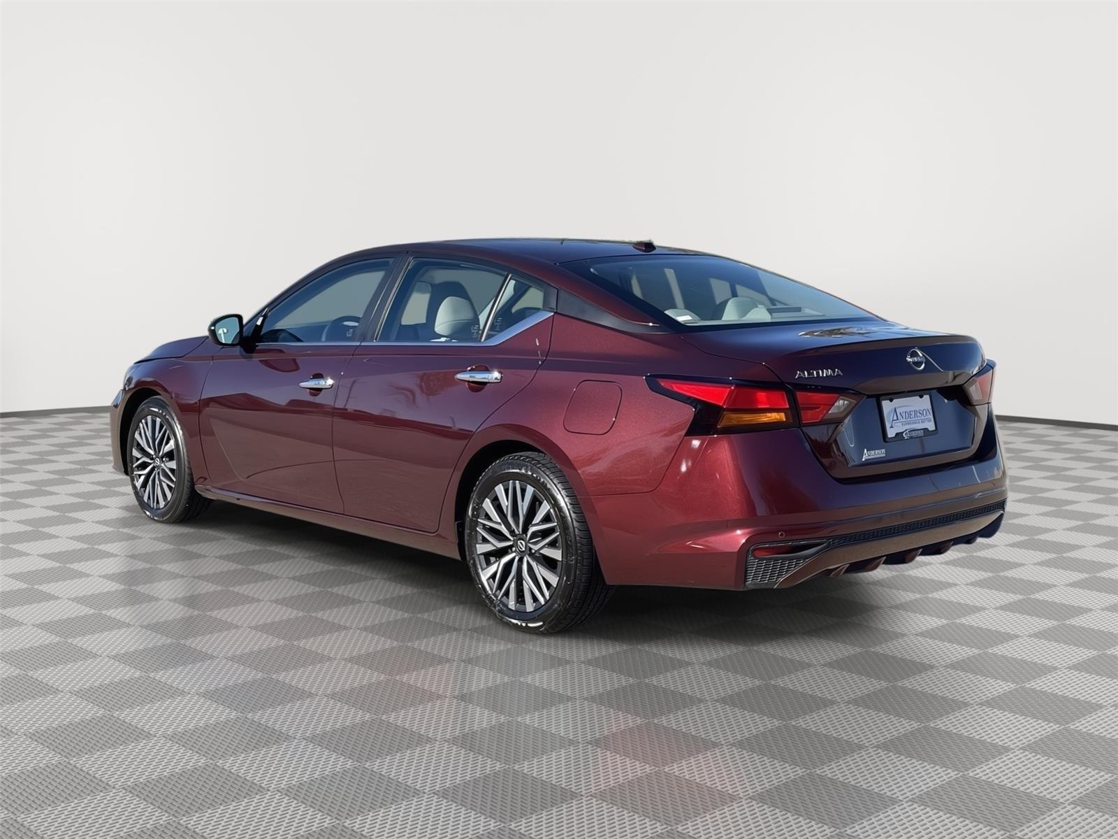 Vehicle photo 9