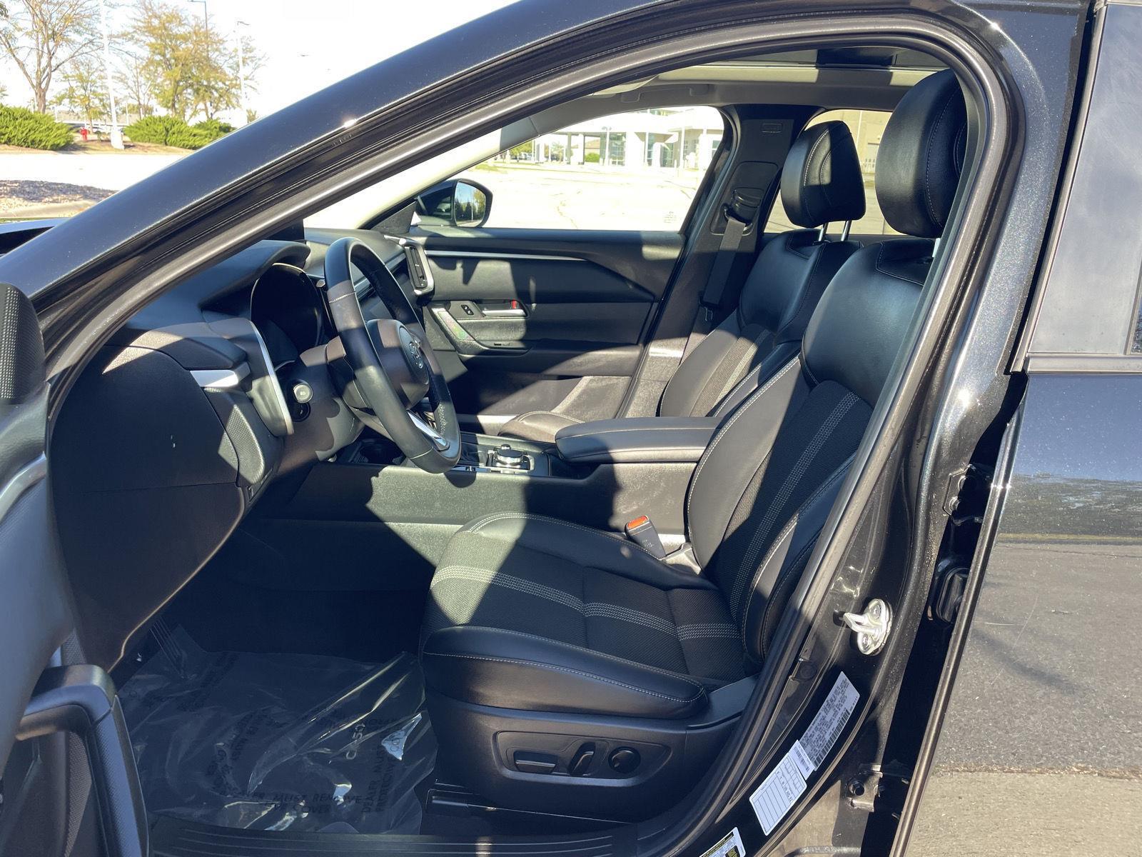 Vehicle photo 16