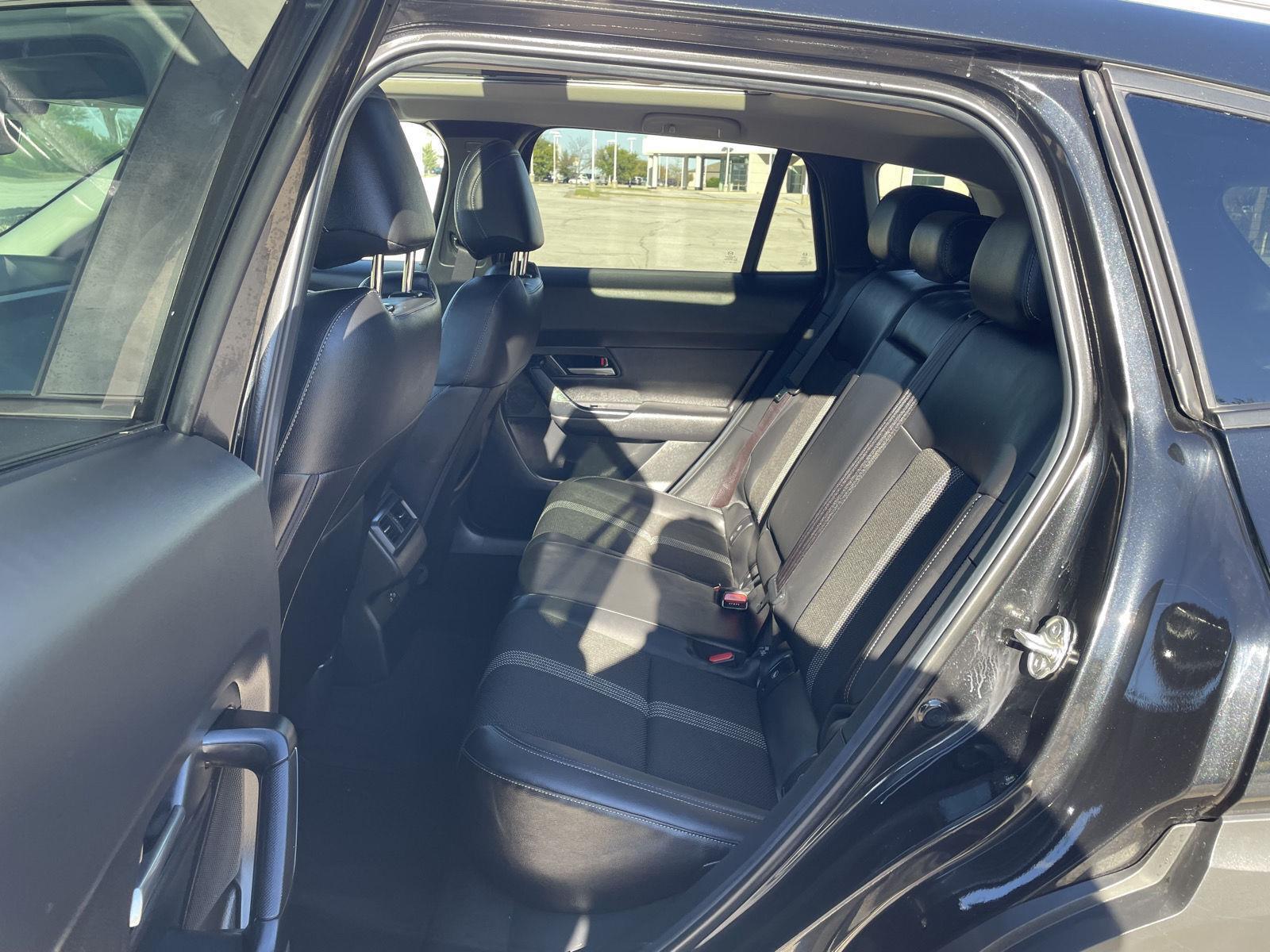 Vehicle photo 19