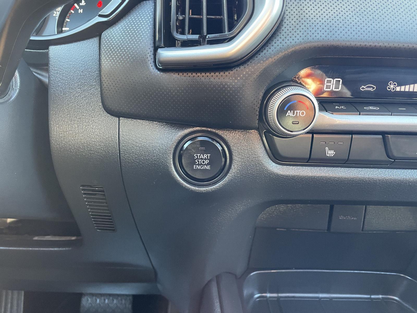 Vehicle photo 24