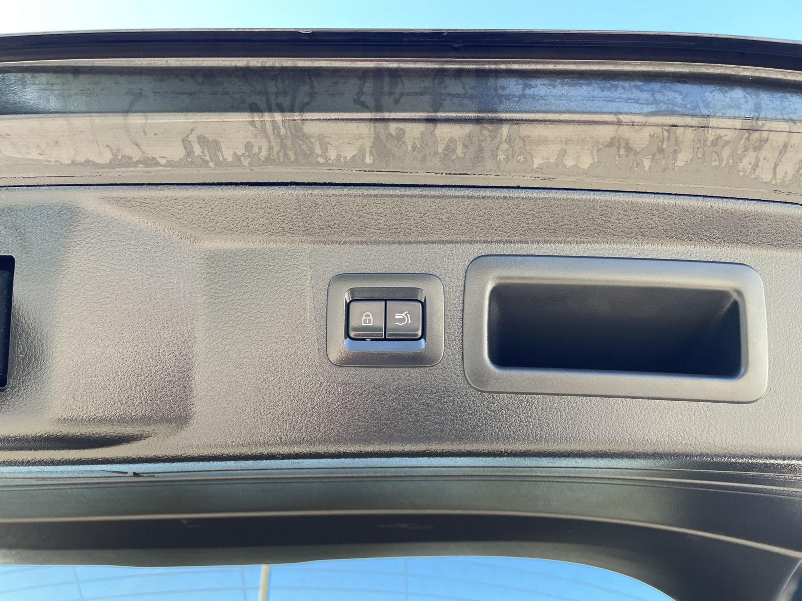 Vehicle photo 35