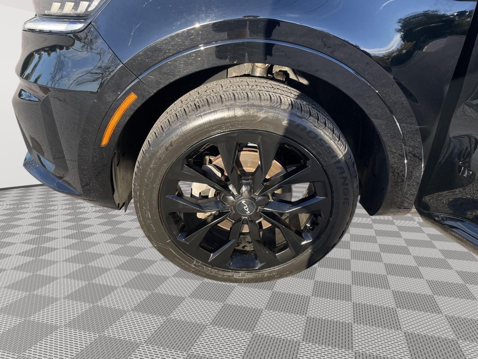 Vehicle photo 10