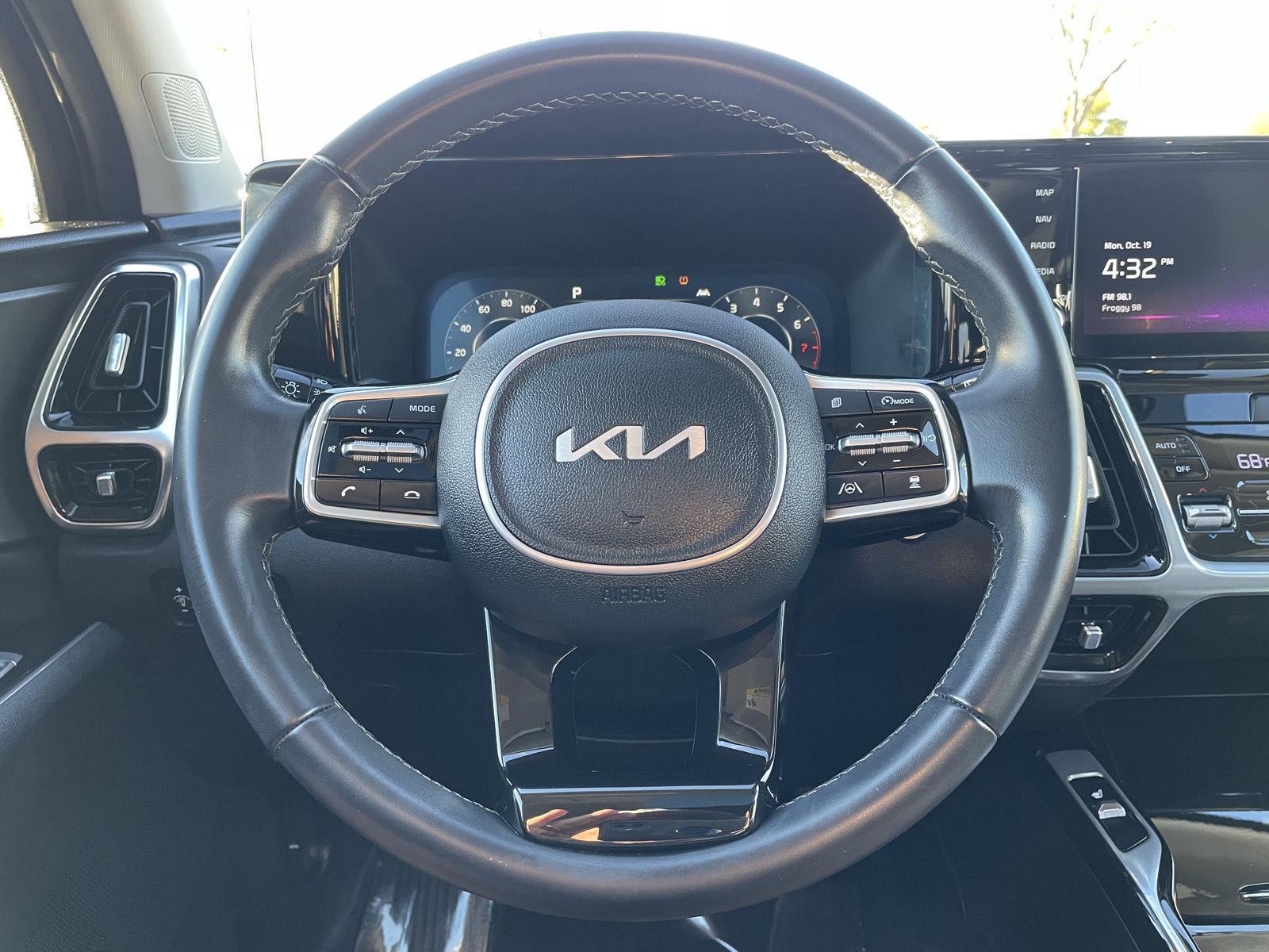 Vehicle photo 12