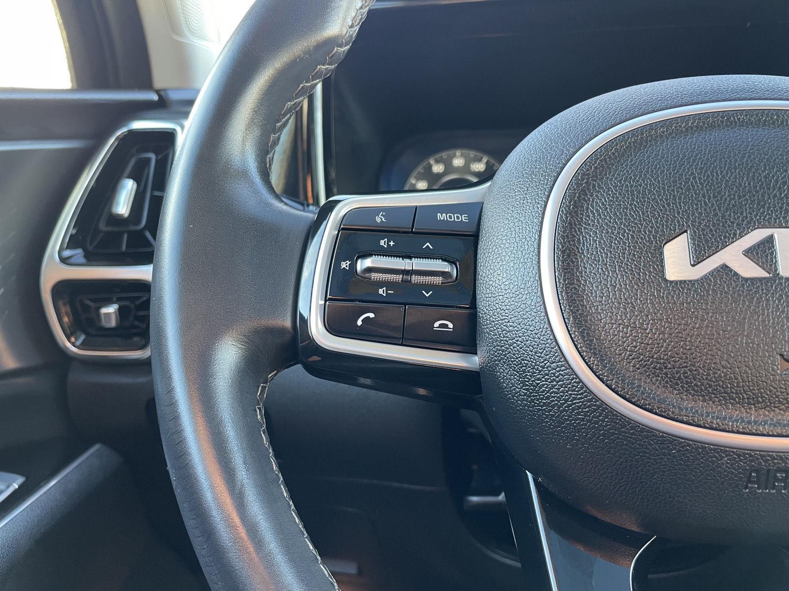 Vehicle photo 13