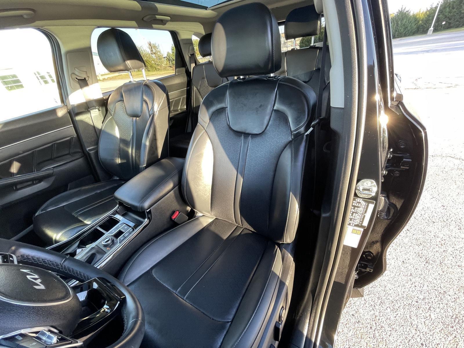 Vehicle photo 17