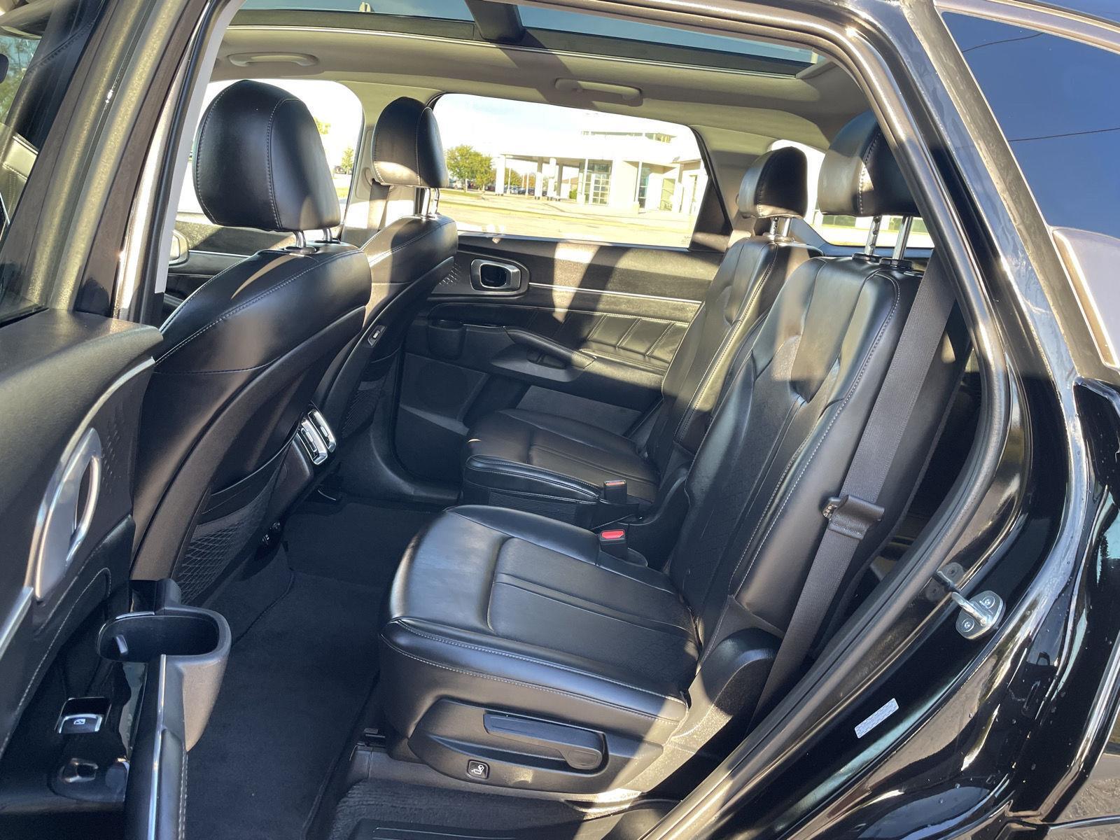 Vehicle photo 19