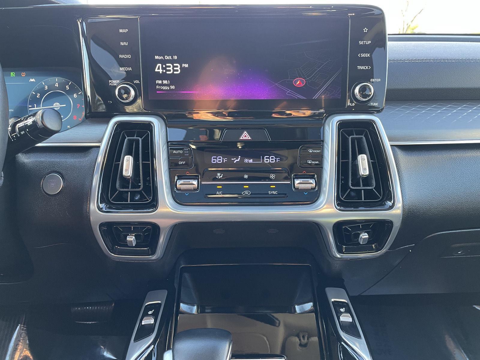 Vehicle photo 23