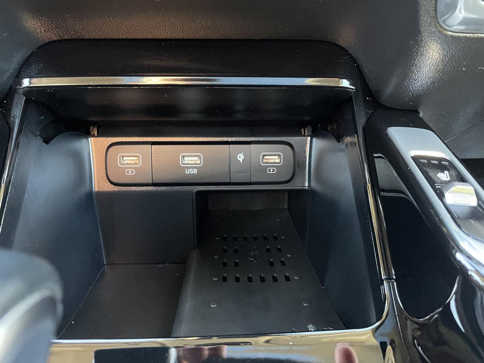 Vehicle photo 29
