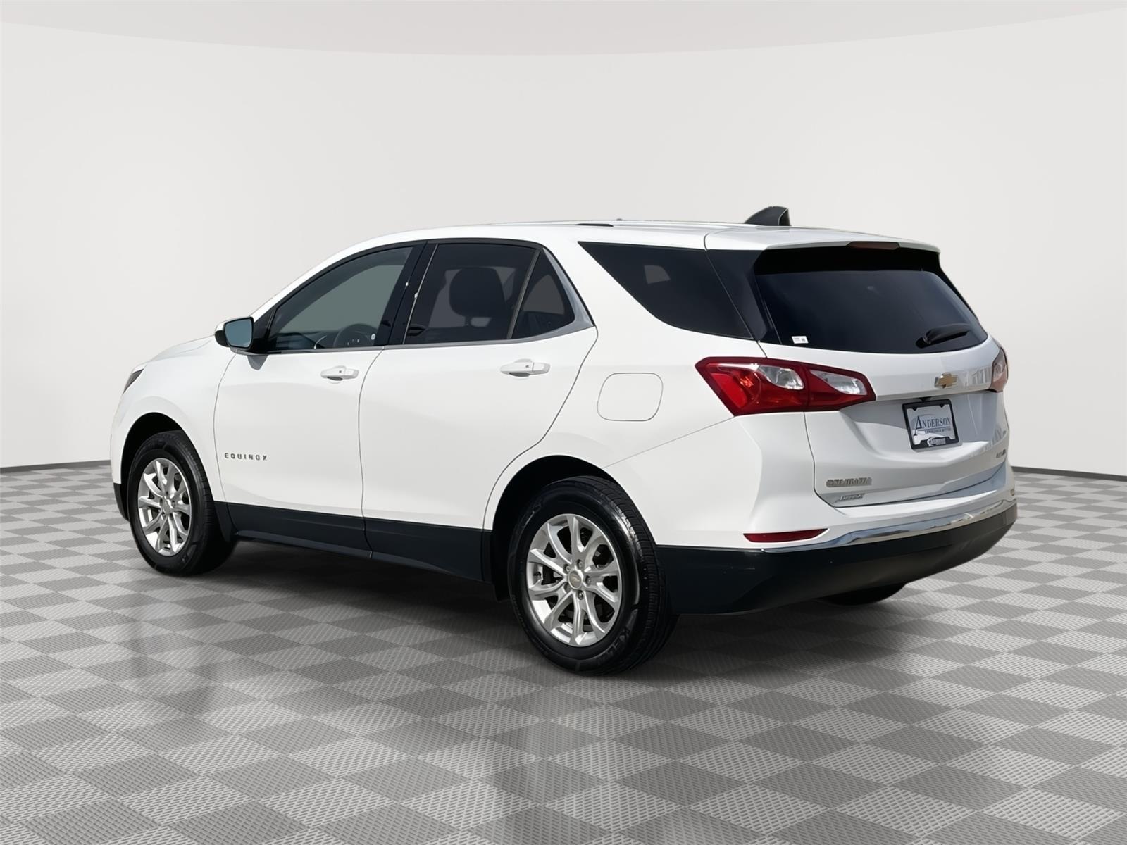 Vehicle photo 9