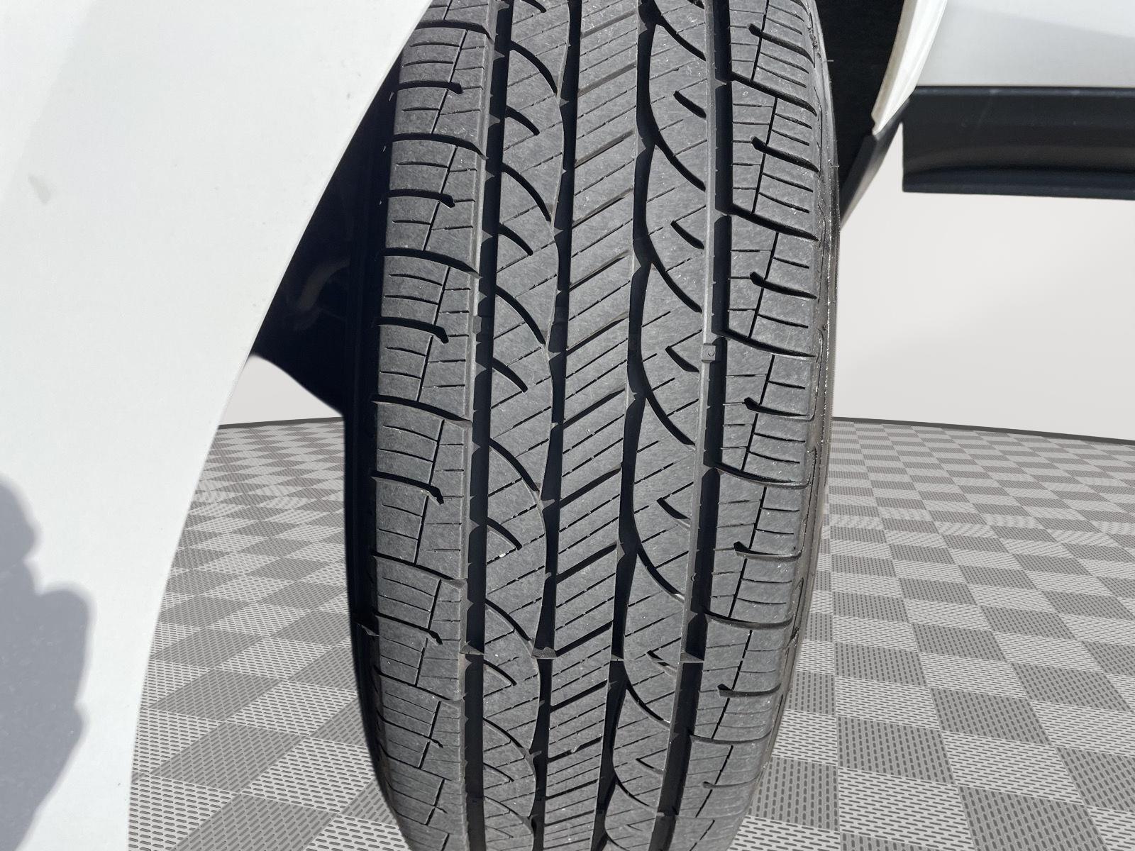 Vehicle photo 11