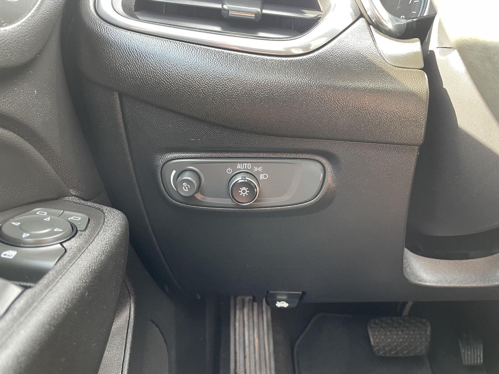 Vehicle photo 15