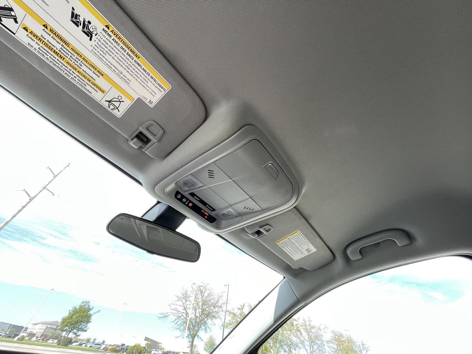 Vehicle photo 20