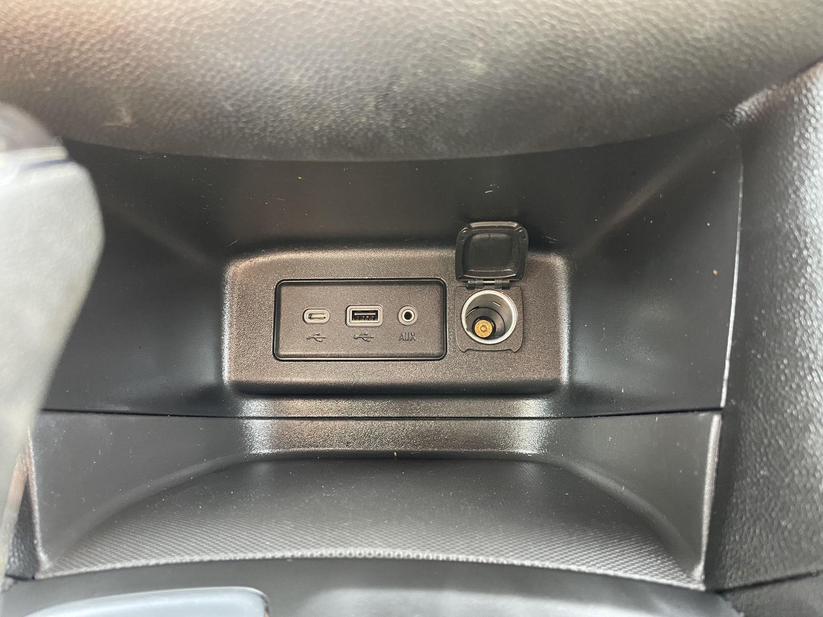 Vehicle photo 26