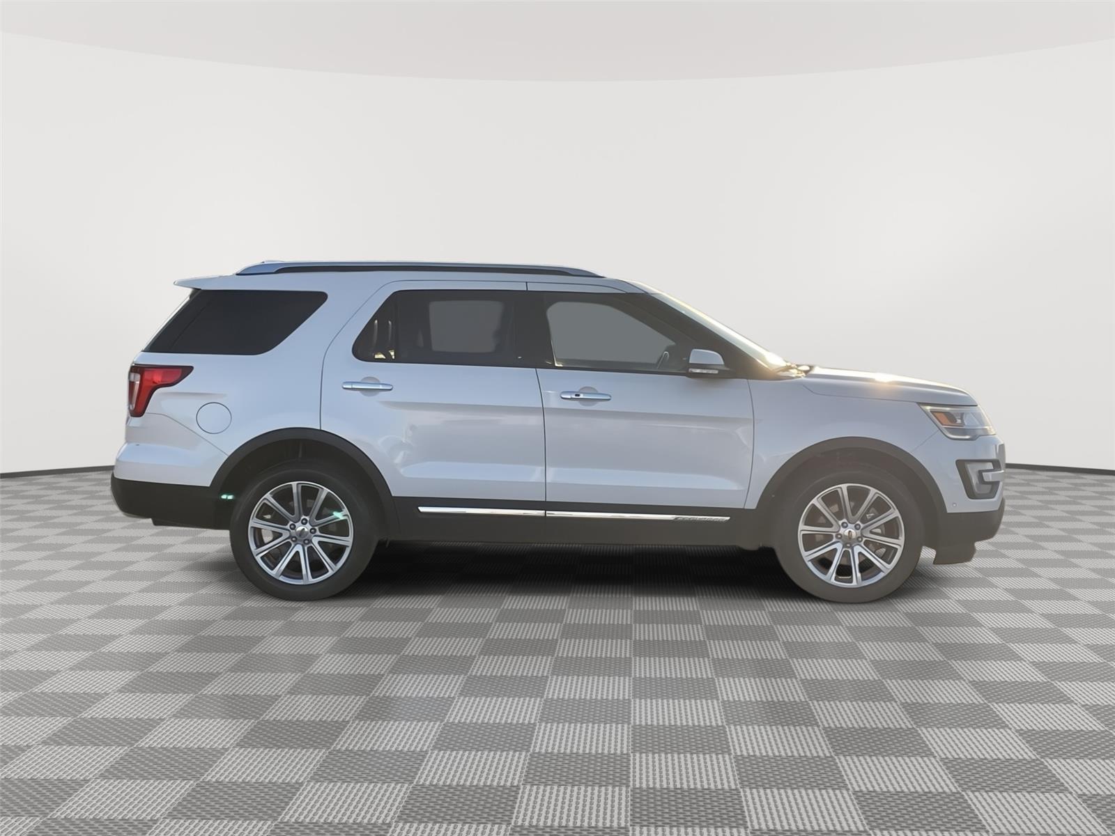 Vehicle photo 6