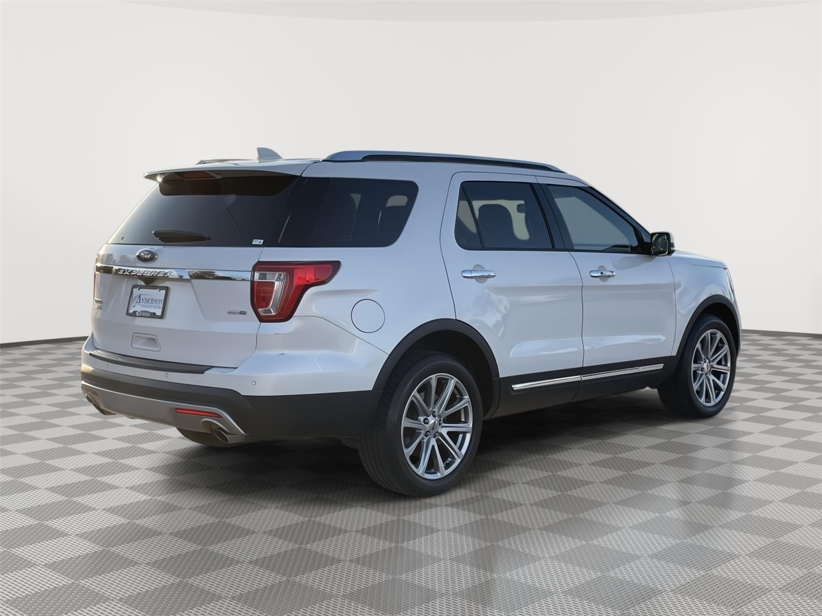 Vehicle photo 7