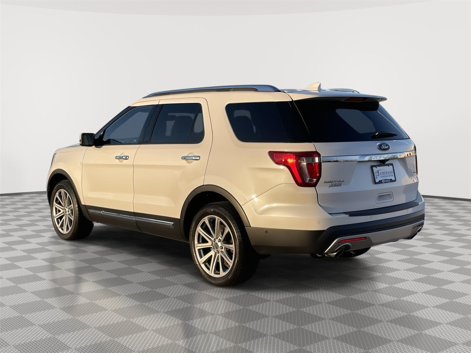 Vehicle photo 9
