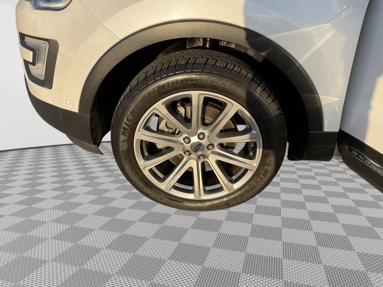 Vehicle photo 10