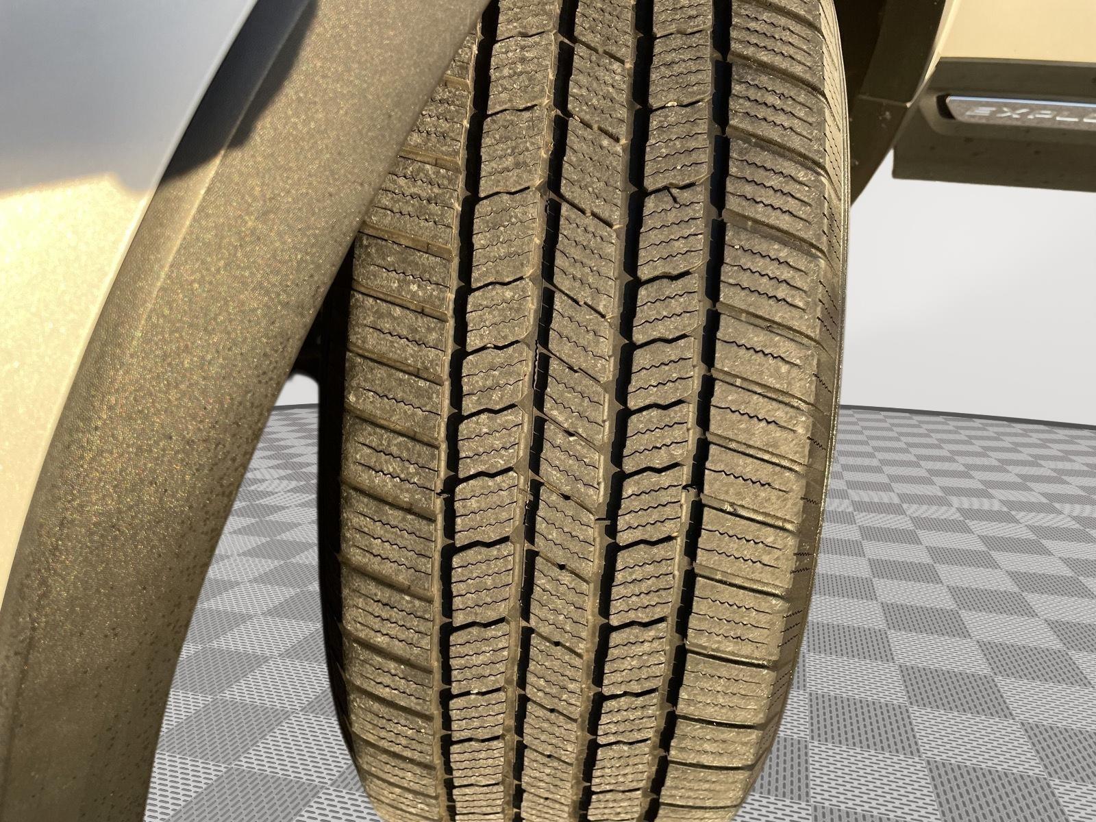 Vehicle photo 11