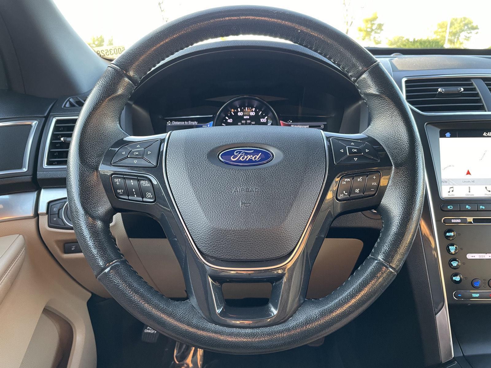 Vehicle photo 12