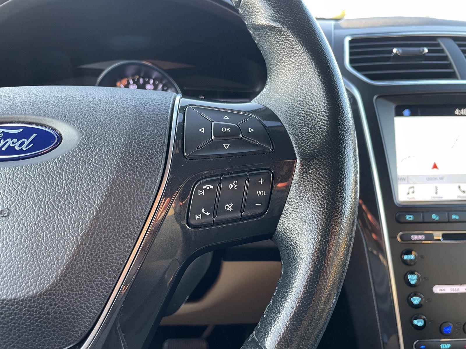 Vehicle photo 14