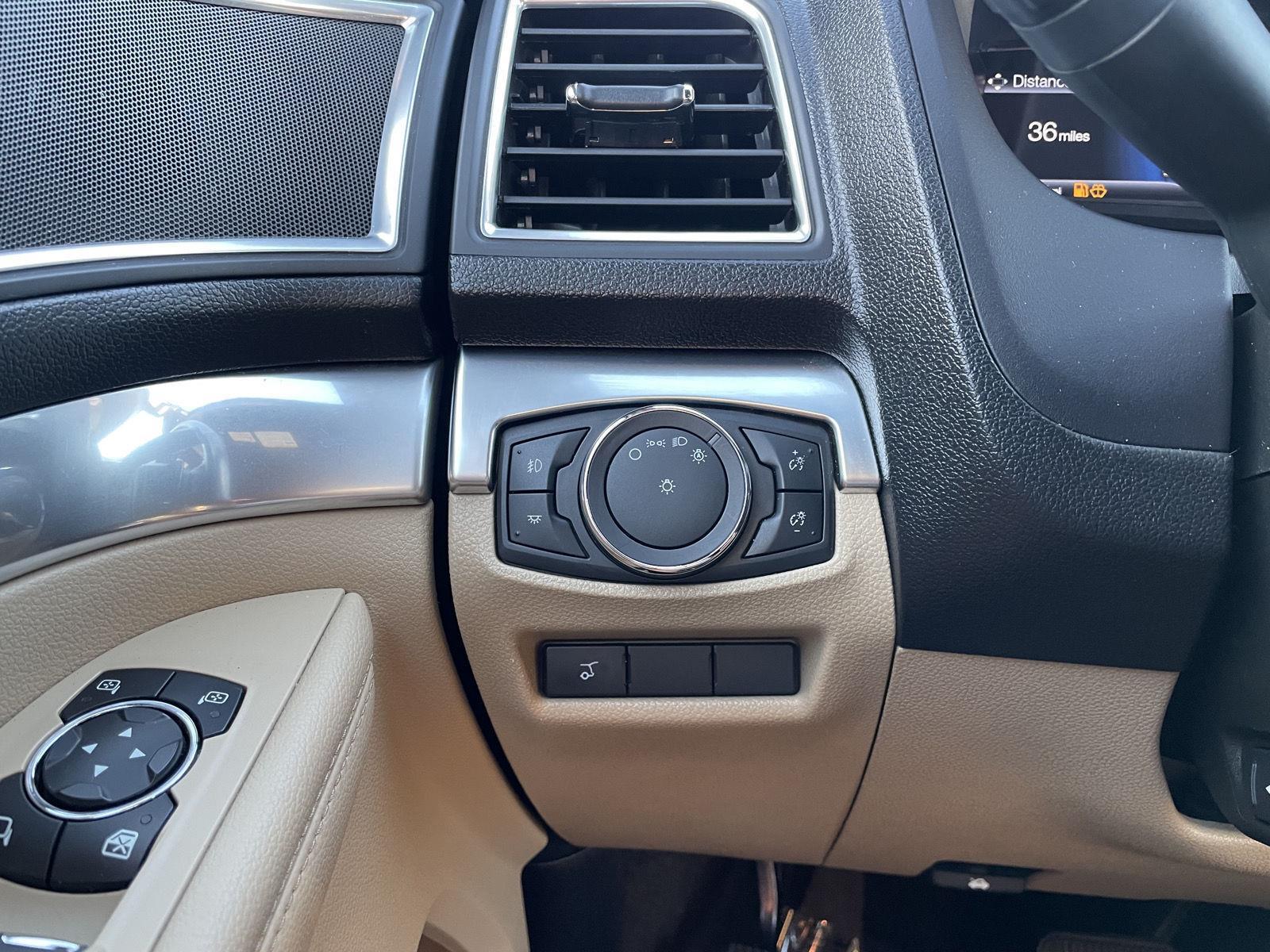 Vehicle photo 15
