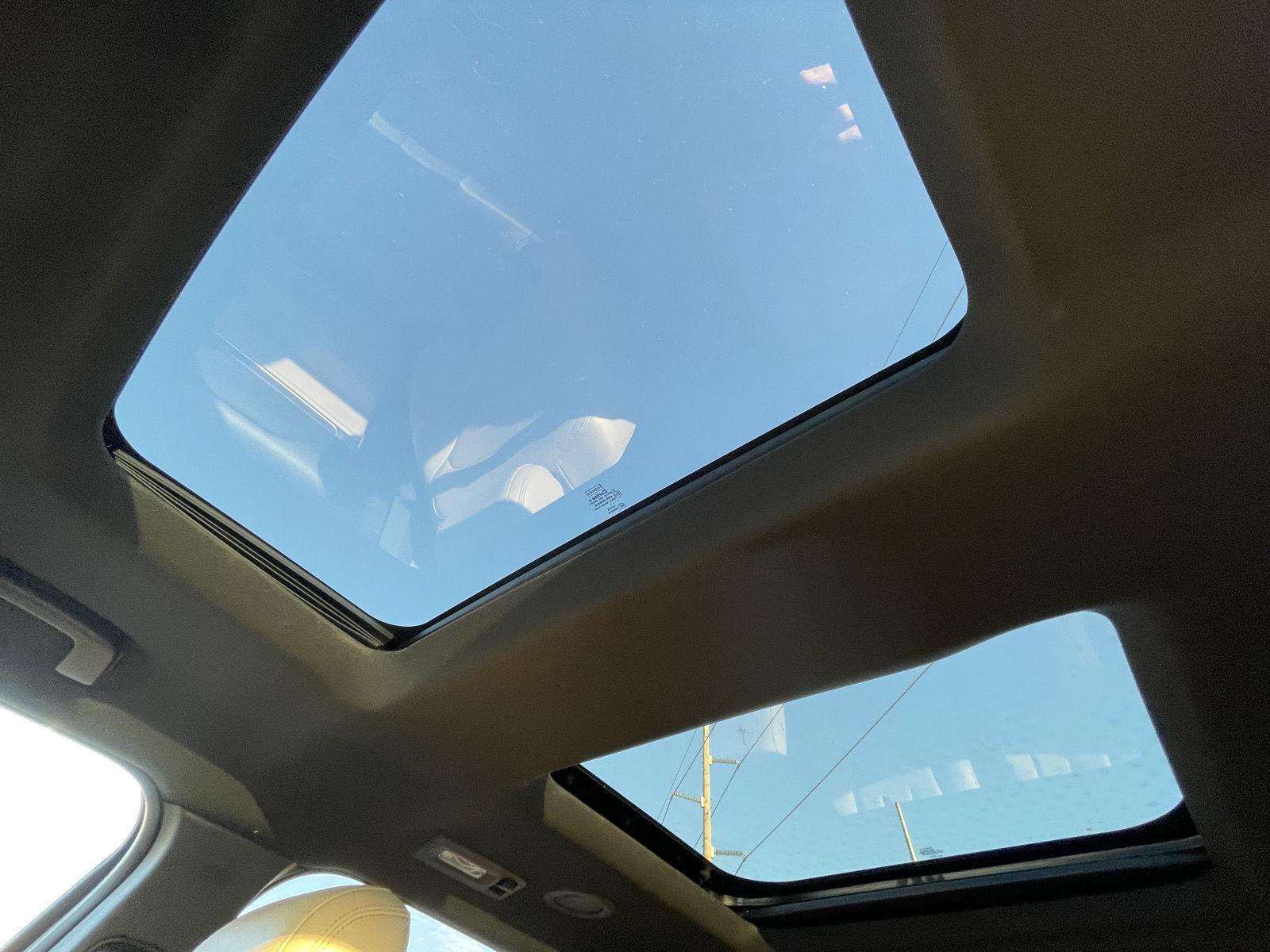 Vehicle photo 23