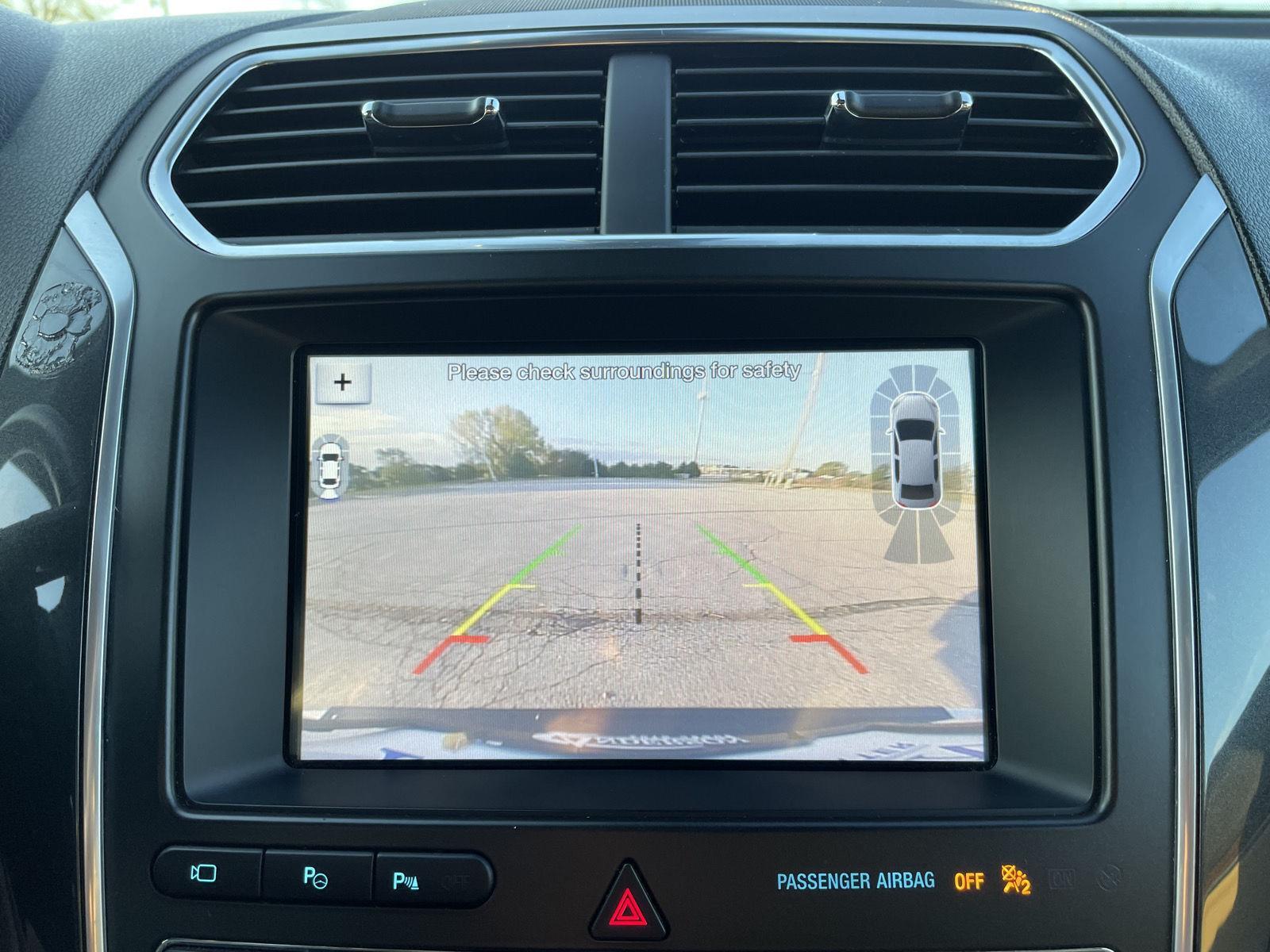 Vehicle photo 25