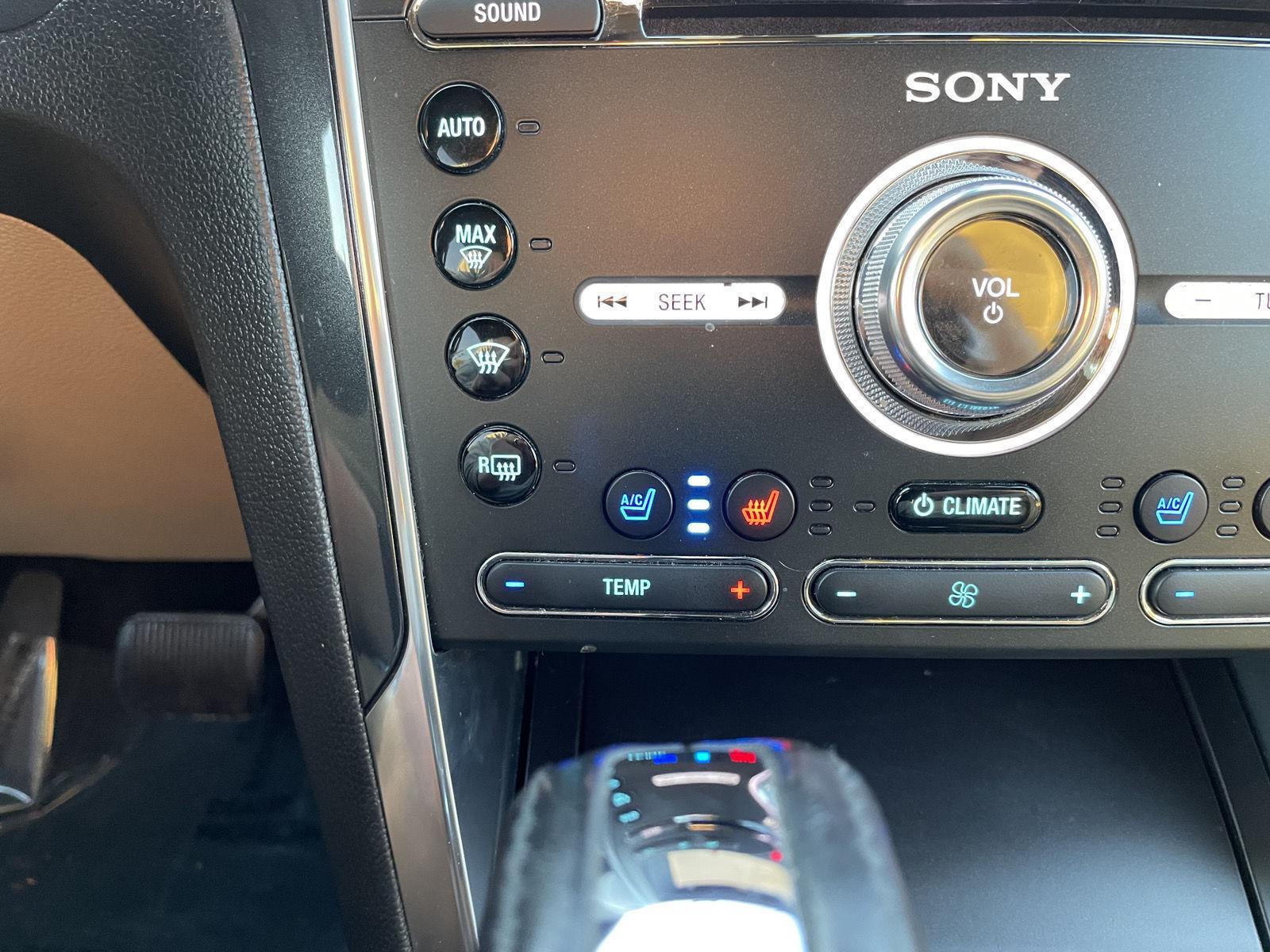 Vehicle photo 29