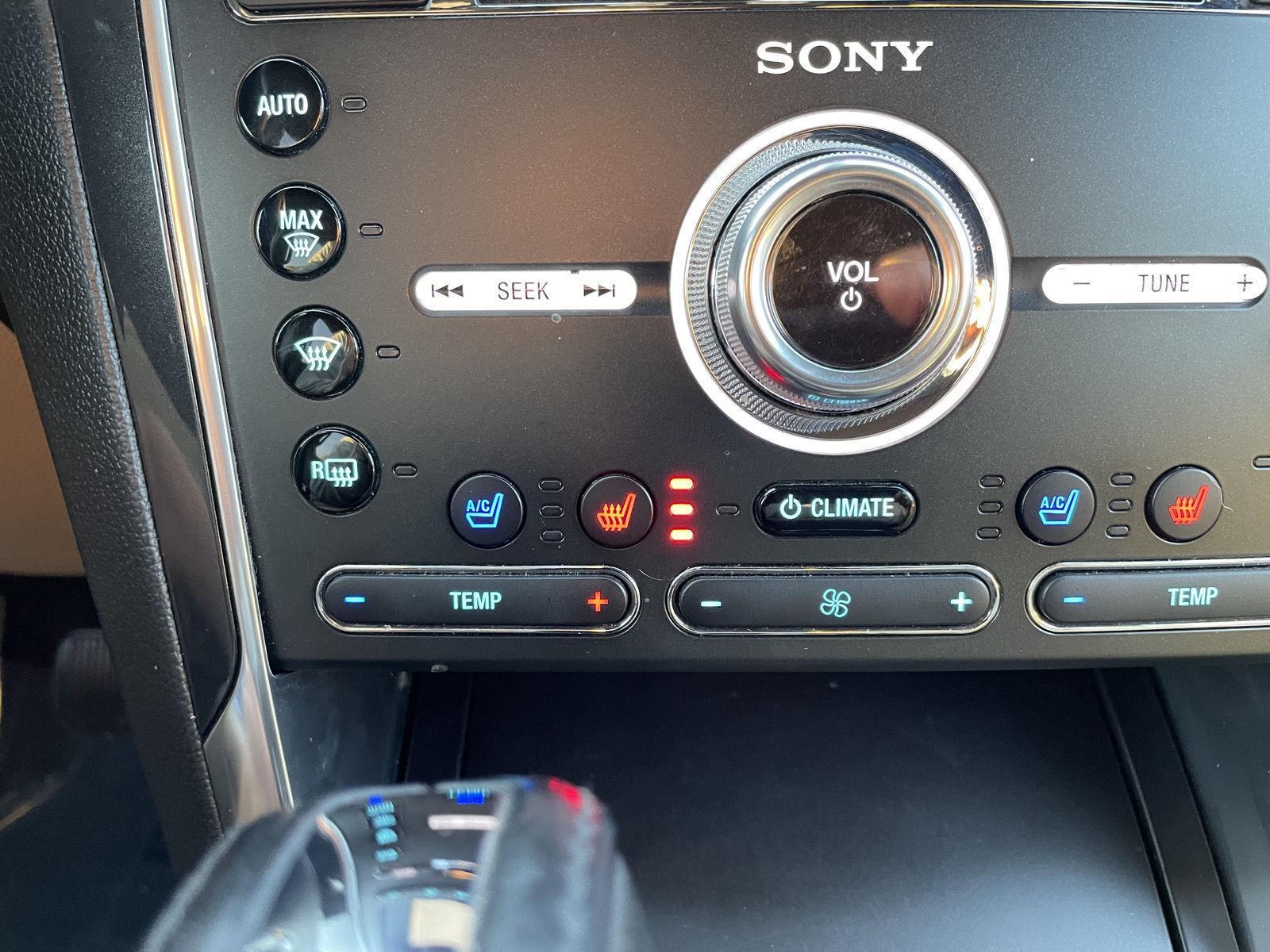 Vehicle photo 30