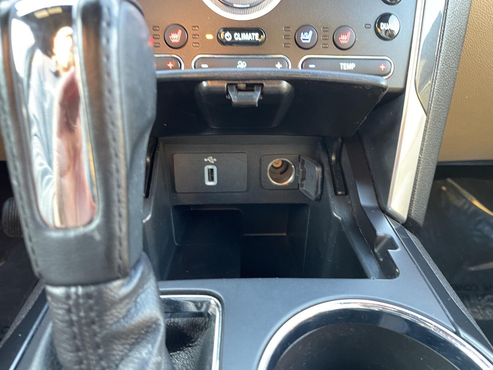 Vehicle photo 32