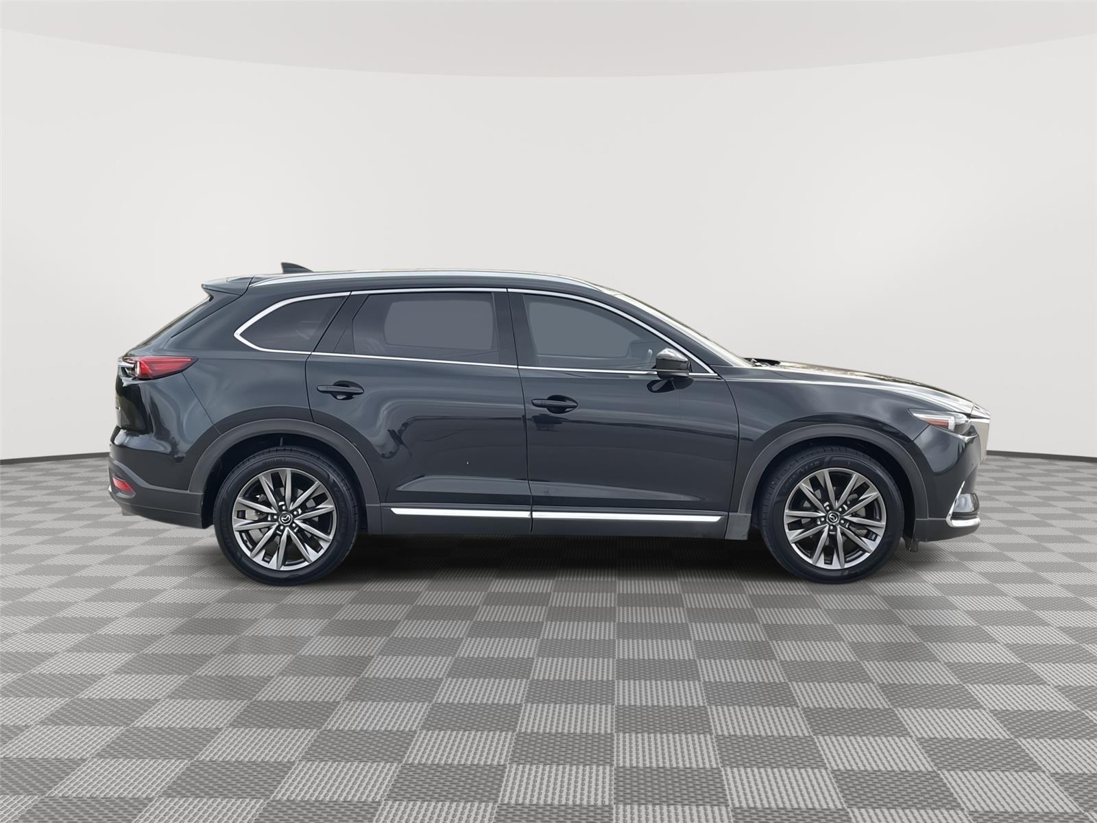Vehicle photo 6