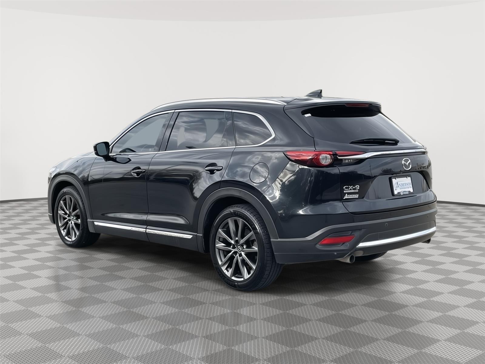 Vehicle photo 9