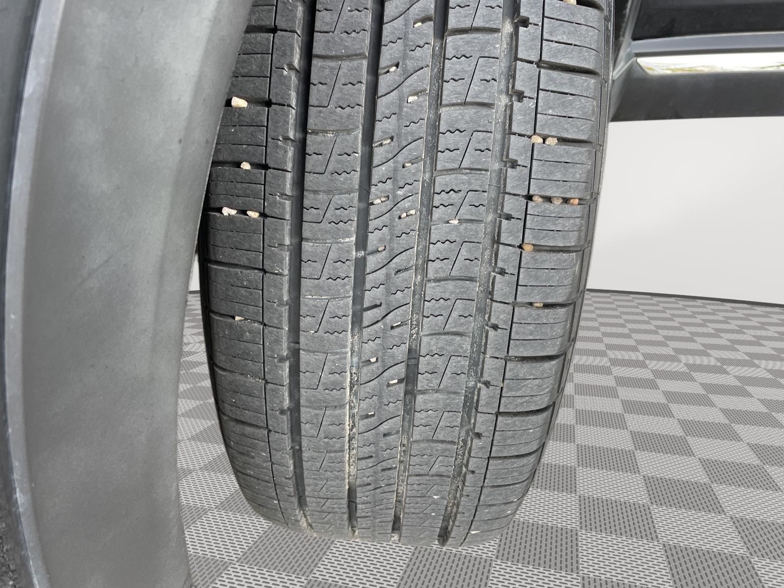 Vehicle photo 11