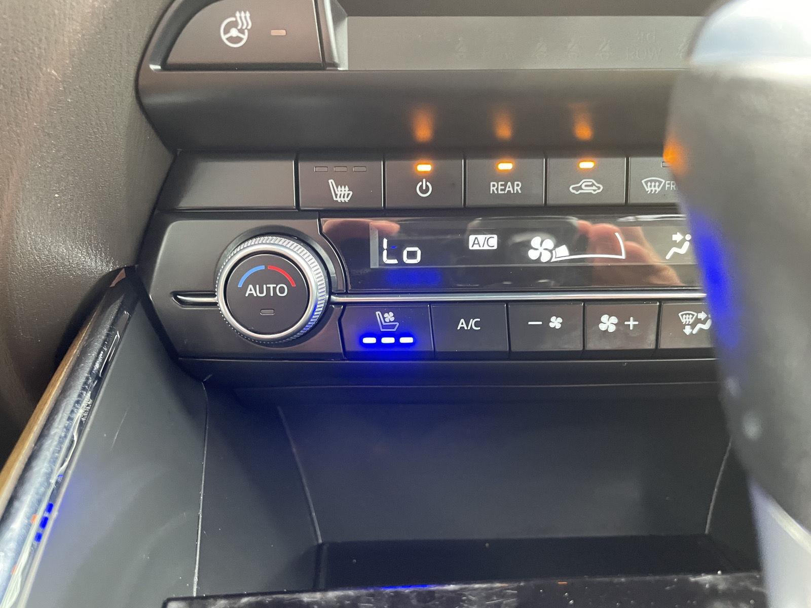 Vehicle photo 30