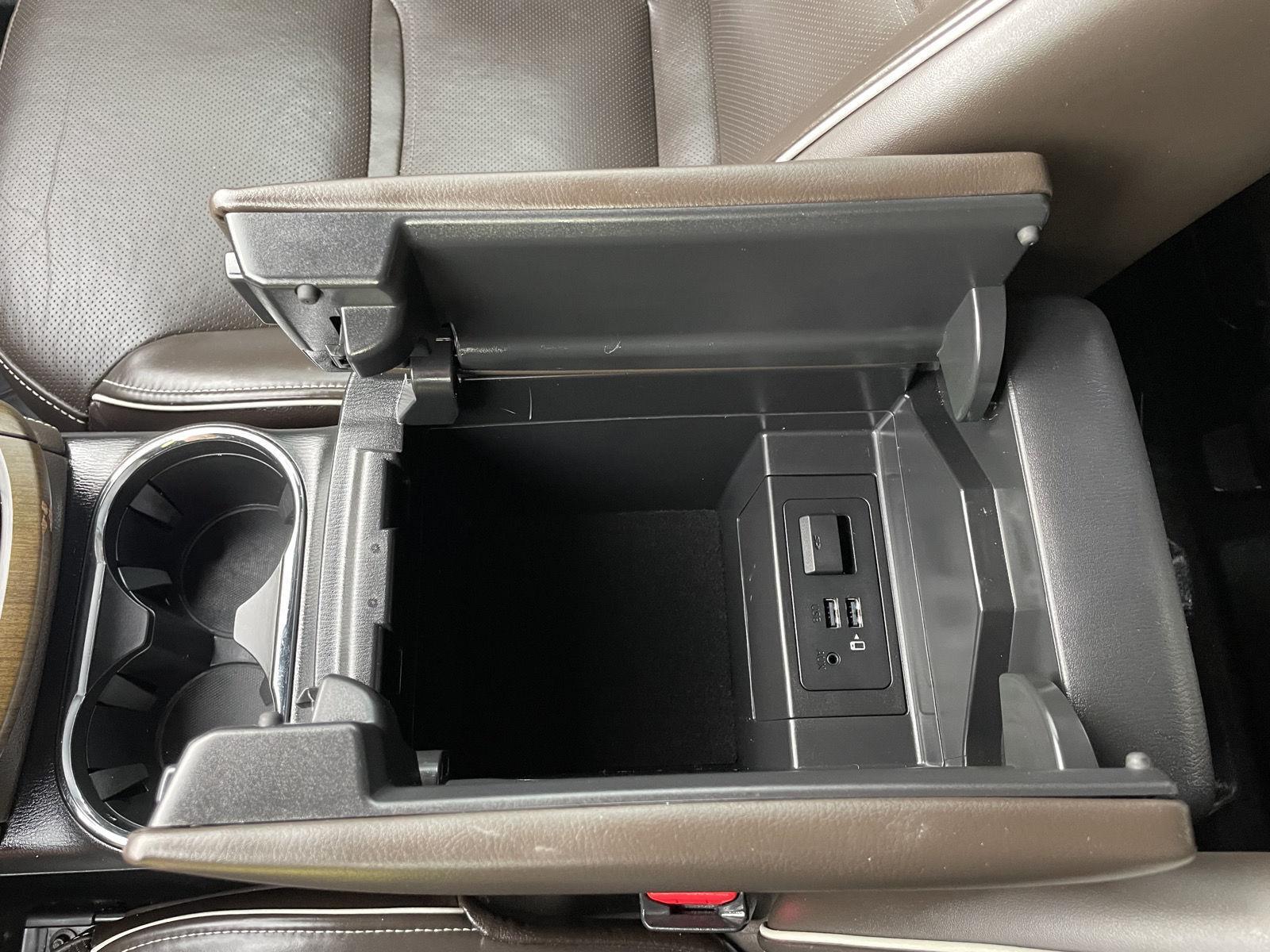 Vehicle photo 33