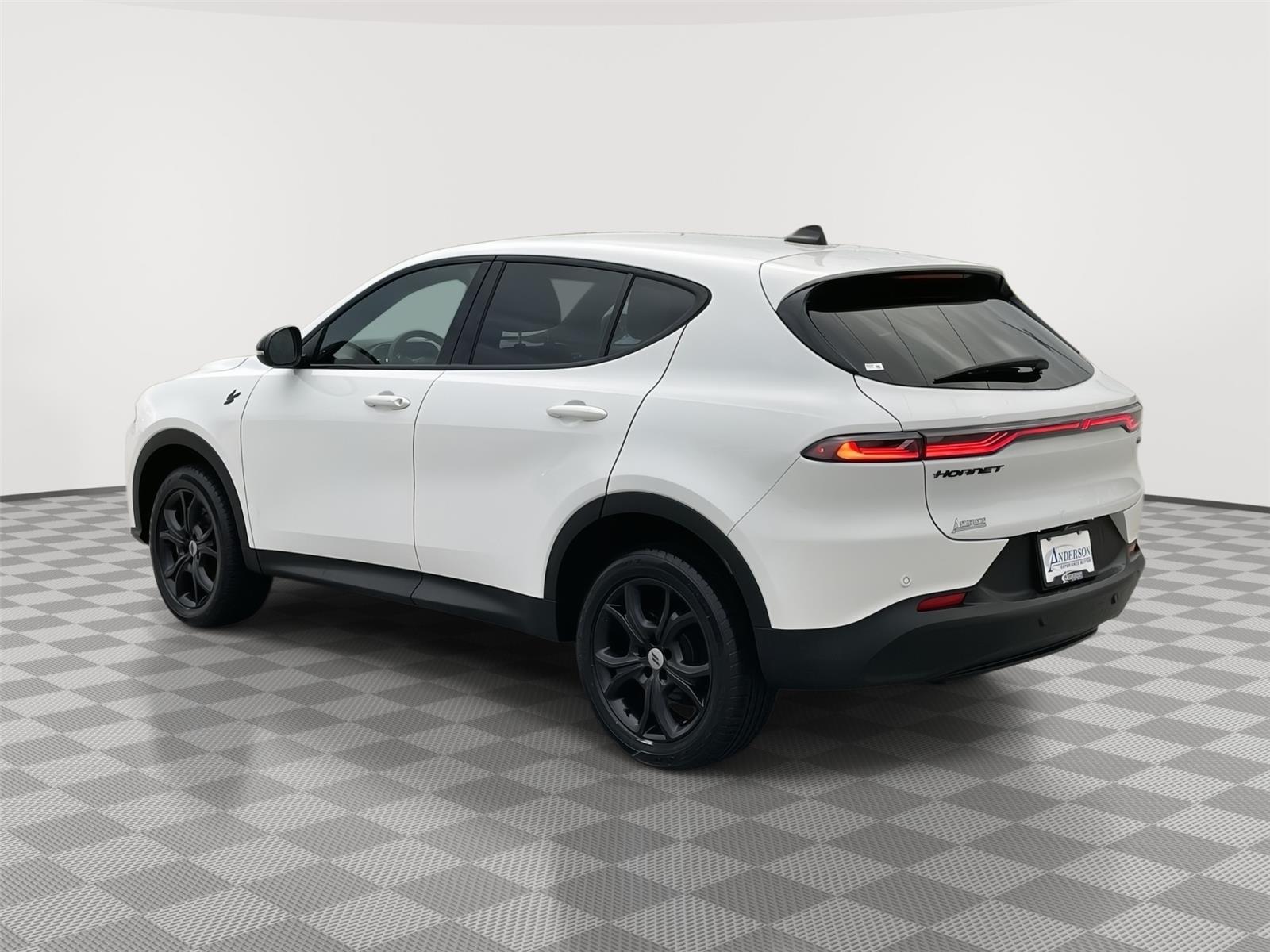 Vehicle photo 9