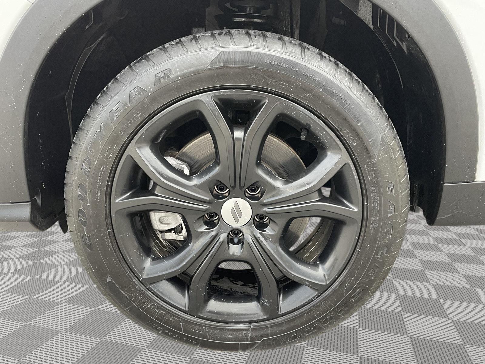 Vehicle photo 10