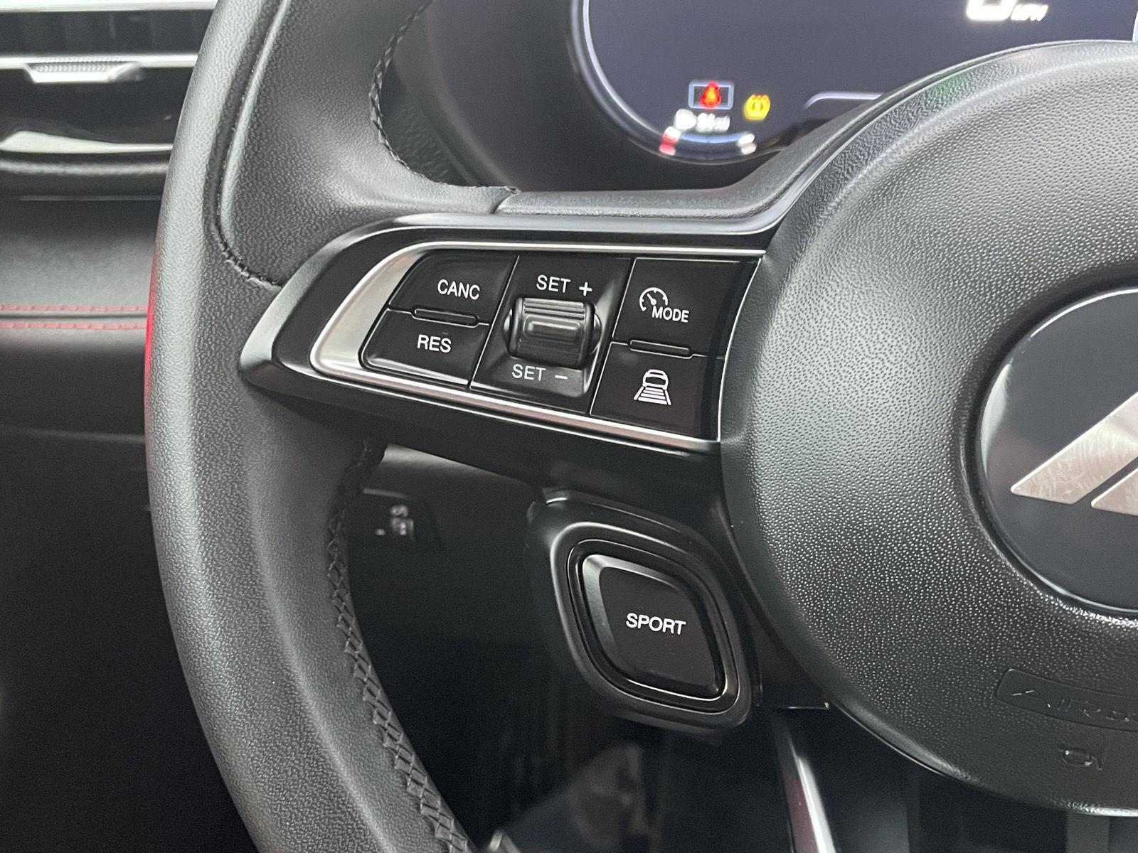 Vehicle photo 13