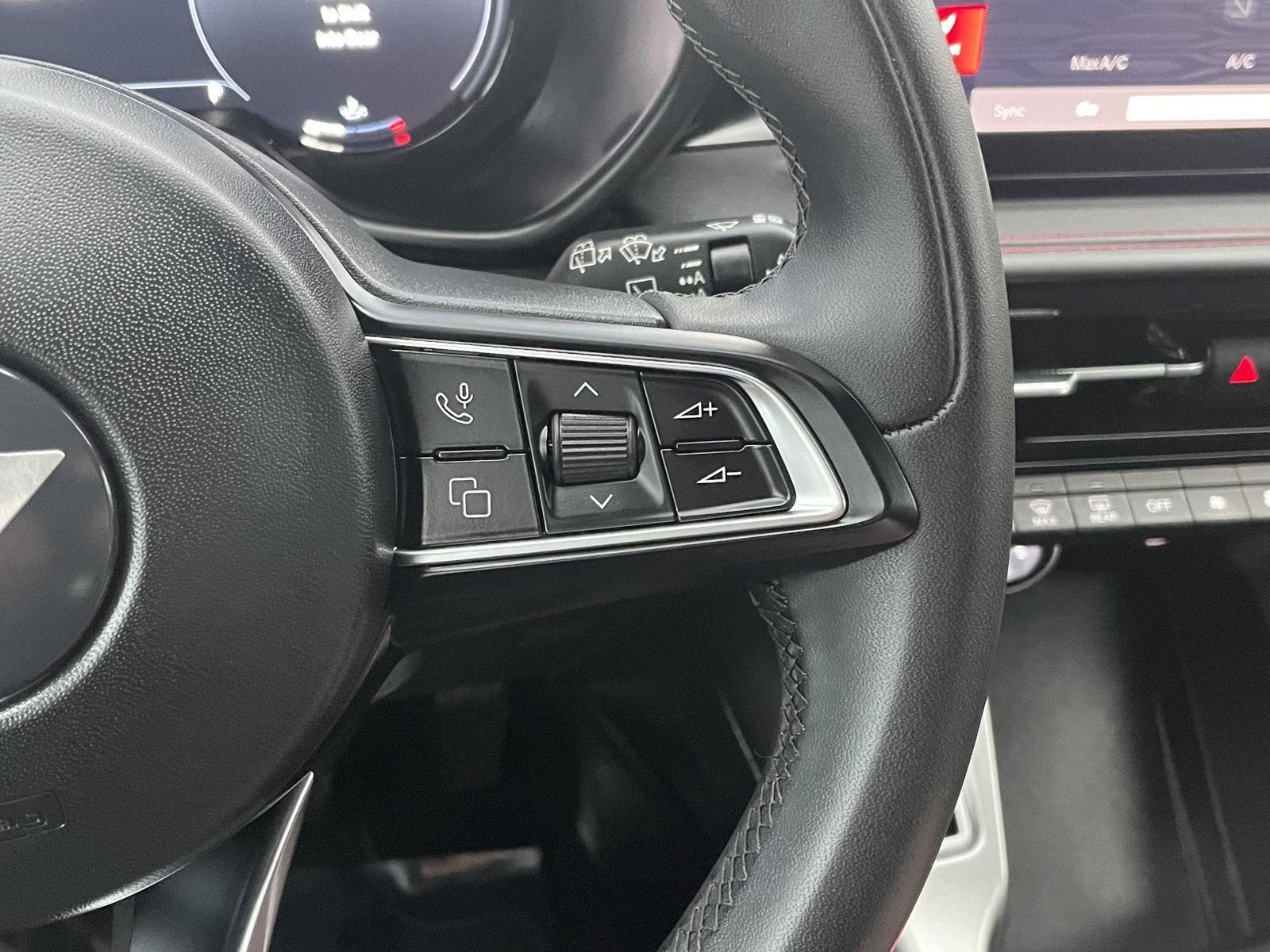 Vehicle photo 14