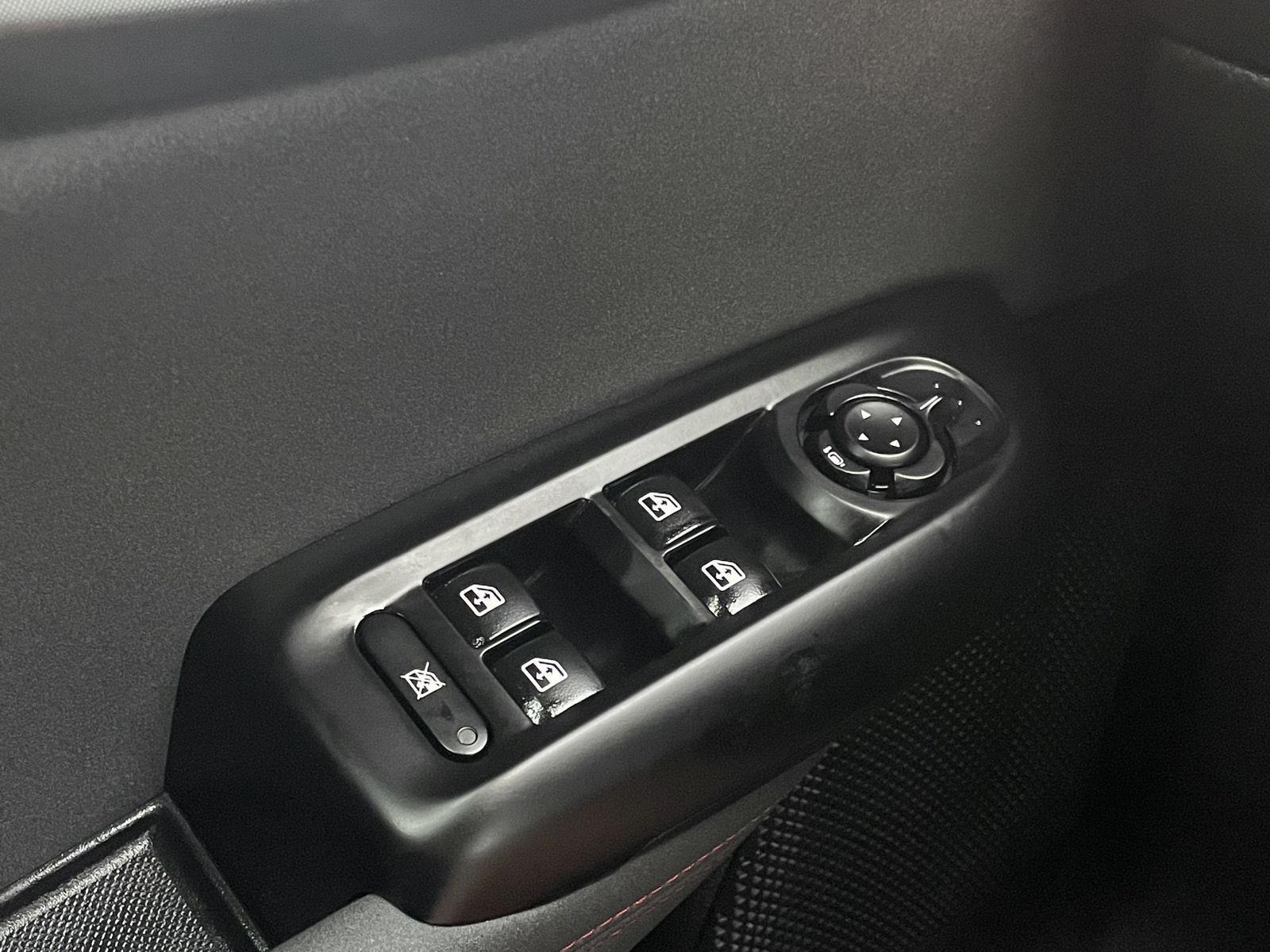 Vehicle photo 16