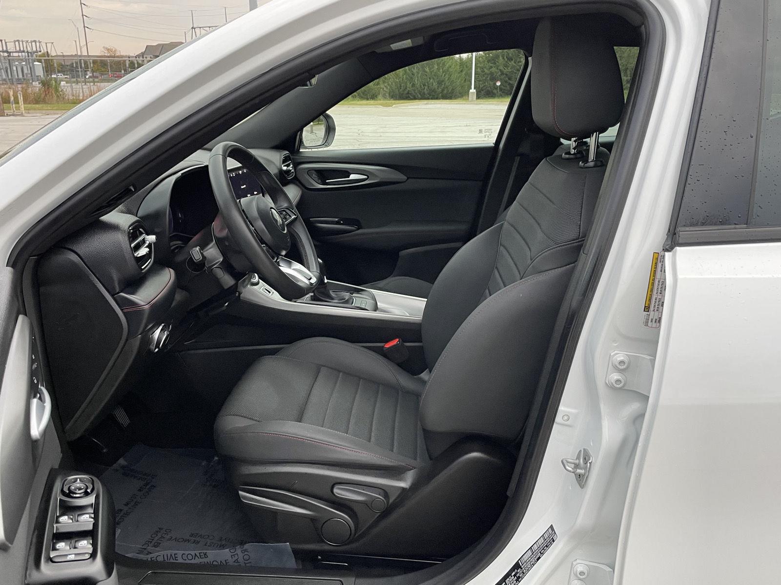 Vehicle photo 17
